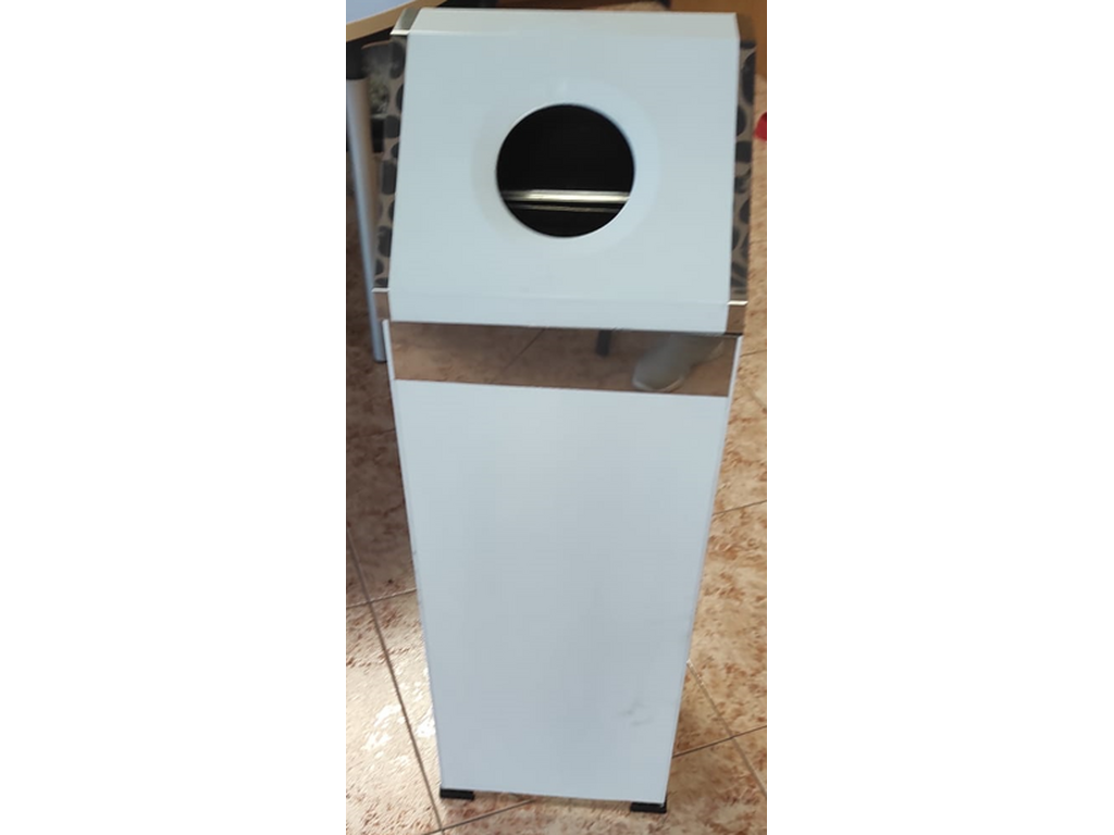 PAPELERA METALICA CON TAPA BASCULANTE (1)